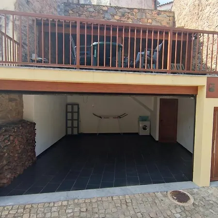 Casa de Férias Casa Resineiro Com Garagem E Terraco Proença-a-Nova