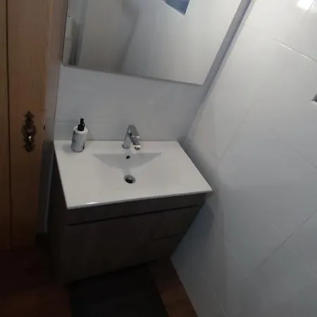 Casa Resineiro Com Garagem E Terraco