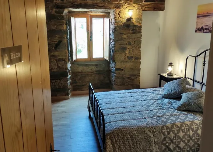 Hébergement de vacances Casa Resineiro Com Garagem E Terraco Proença-a-Nova