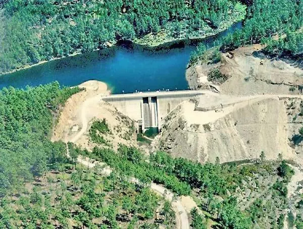 Casa Resineiro Com Garagem E Terraco Hébergement de vacances *